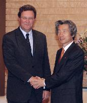 Downer, Koizumi agree on cooperation in fighting terrorism
